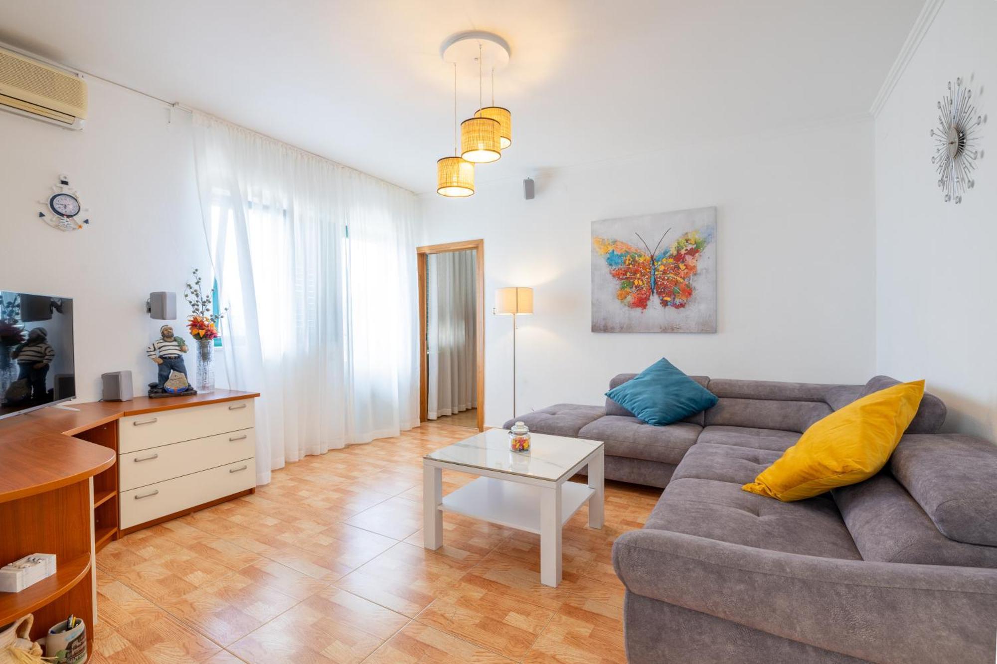 Apartment Laura On The First Floor Makarska Zewnętrze zdjęcie